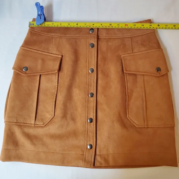 Joe Fresh Faux Suede Mini Skirt Camel Button Front Pocket Detail Size 8 - Picture 4 of 7